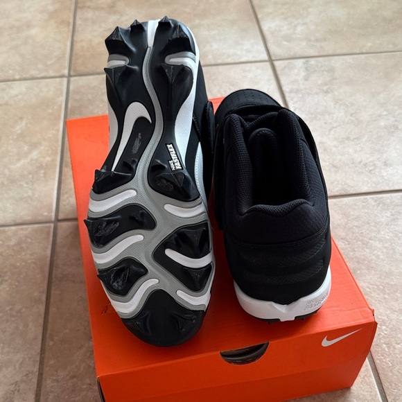 Nike Black and White Athletic Shoes NWOT - Picture 5 of 6